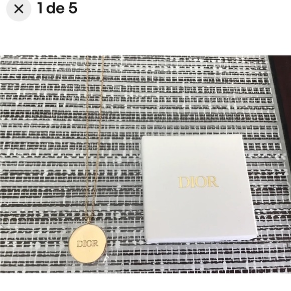 ❤️ Dior Perfumed Ceramic Medallion - Picture 6 of 11